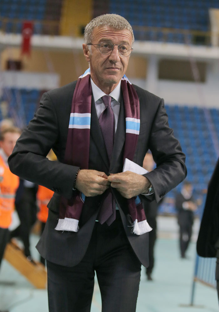 -stadı doldurun diye zırlamadi
-kombine  diye zırlamadi
-sponsor diye zırlamadi

Geldi yaptı gitti tarihin en iyi başkanı sende en kötüsüsun