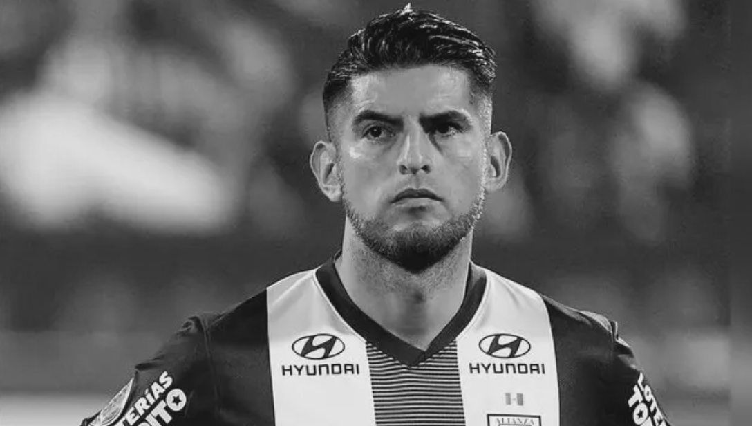 Crvz_Blanca1901's tweet image. Crónica de una muerte anunciada

La imagen, reputación, historia, e incluso el valor de marca de Alianza Lima, @ClubALoficial  son una vez más dañados por el mismo motivo: el puterío de Carlitos.

🗓️2017 - Zambrano fue separado de la selección por Gareca, quien no lo llevó al…