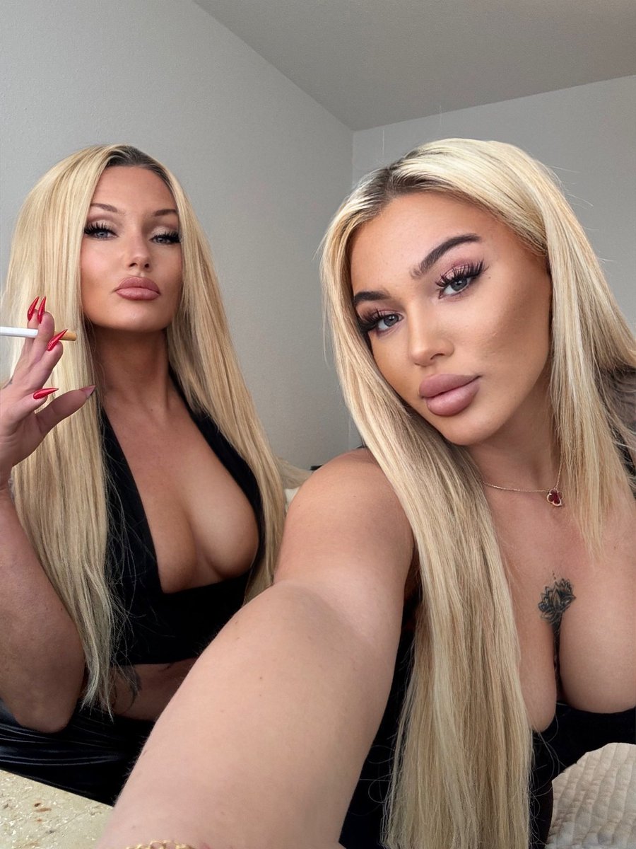 Eyes down. Wallet Open for Mami &amp; Daughter🧎🏻‍♂️👢