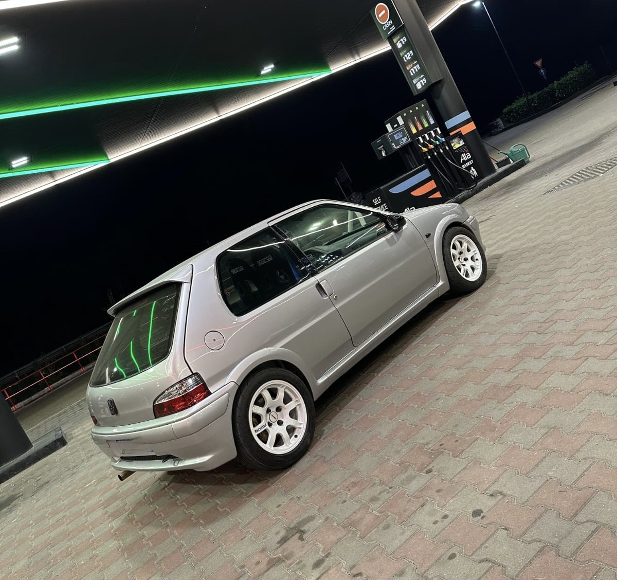 Ruote Speedline modello SL434 Pts misure 6,75x15 ET8 4x108 finitura White applicazione RACING con tappi coprimozzo e bulloni per il fissaggio ruota.
Per informazioni o prenotazioni 📨evospeedamg@gmail.it
.
.
.
#speedline #sl434 #racingwheels #madeinitaly #peugeot #106rally