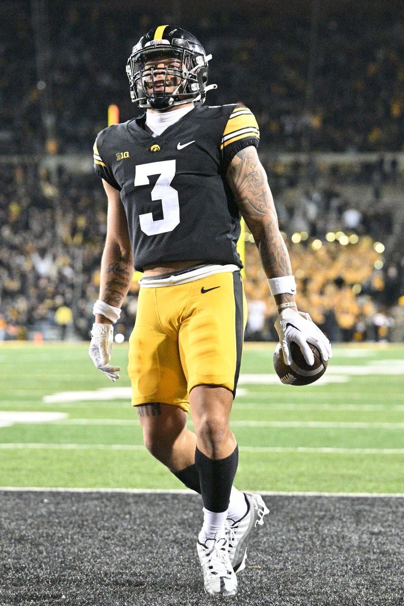 Bray_topplayer's tweet image. Blessed to receive an offer from  the university of Iowa @CoachOYoung #GoHawks 

@vmckinley23
@CoachXBrown @RamelBorner
@_Roderickharris @samspiegs @Andrew_Ivins @adamgorney @Duncanville_FB
@Andy_Villamarzo @TheHawksEy3
@coachwvde @drobalwayzopen
@GregSmithRivals @CharlesPower
