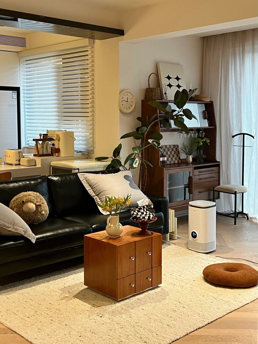 f6nY2VDwuwocZtA's tweet image. Cozy night in! Soft lamp light, a steaming mug, and my favorite show—perfect way to unwind after a long day.  #HomeVibes #UnwindAtHome