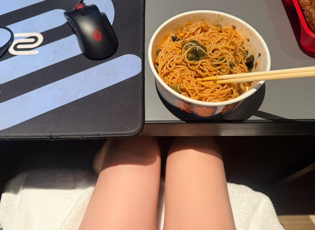 早点睡 tweet media