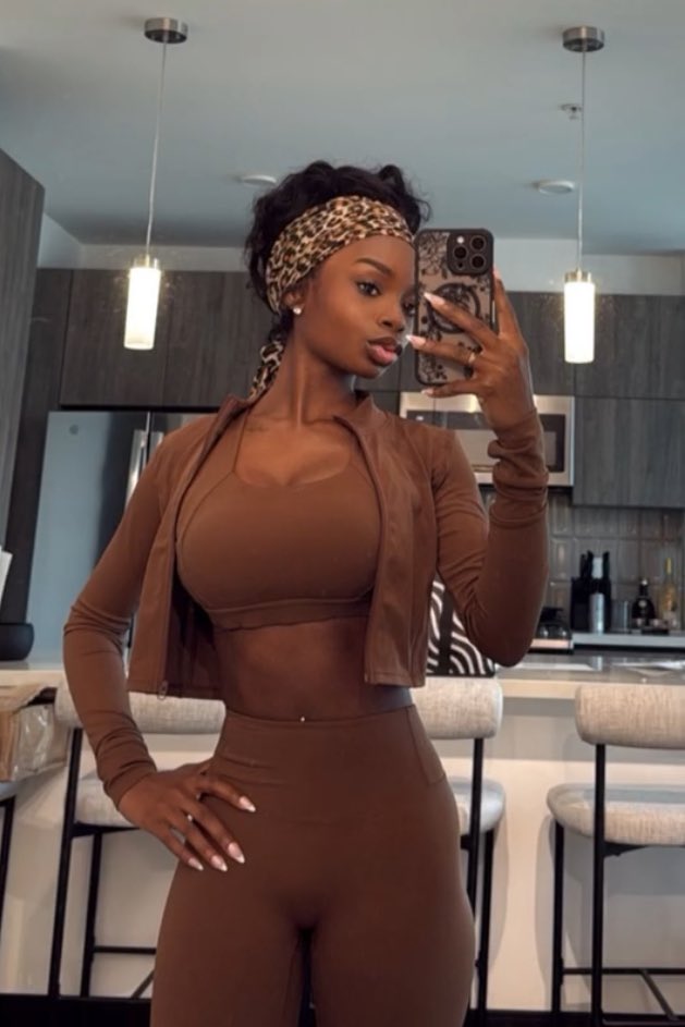 kordenas's tweet image. SHE SOOOO BAD