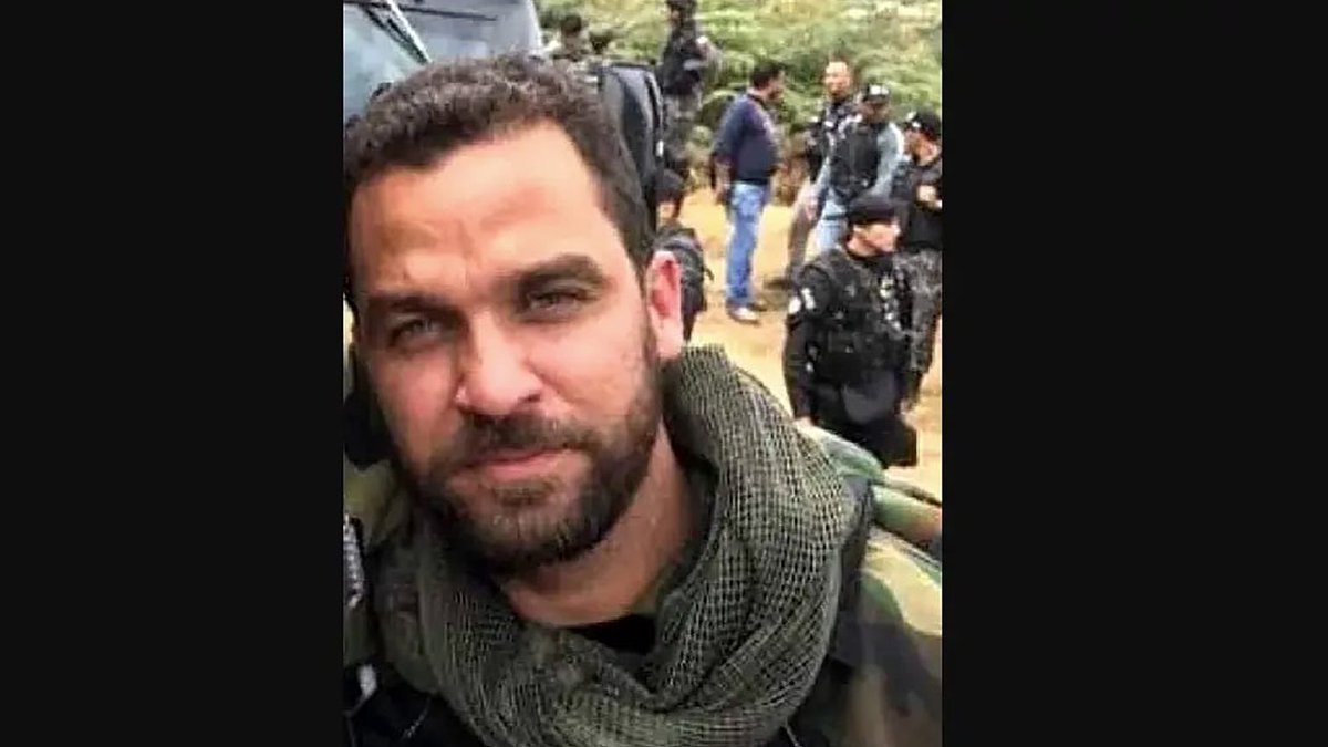 Dana_Vzla's tweet image. Quiero presentarles al coronel Alexander Enrique Granko Arteaga. Oriundo de Puerto Cabello, estado Carabobo. Nacido el 25 de marzo de 1981.

Cuando empezó a torturar y su nombre se hizo infame, se cubrió el rostro. Pero su plan es obvio.

El coronel torturador Granko Arteaga no…