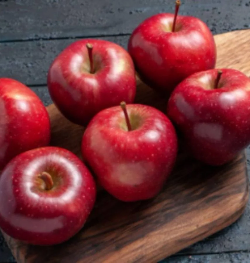 shorts_91's tweet image. Iranian apple shortage hits India hard. Pune wholesale prices surge ₹150-200 per 10kg as protests disrupt supply chain.

Read more on, shorts91.com/content-detail… 

#Iran #AppleSupply #Bussiness #Trade #IranProtest