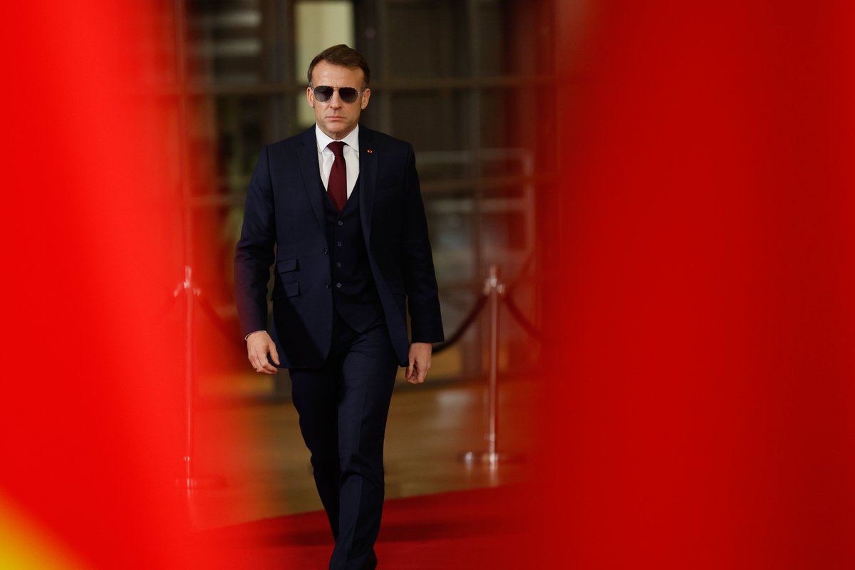 JorgeLiboreiro's tweet image. I think it's fair to say Emmanuel Macron is enjoying his new look. #EUCO