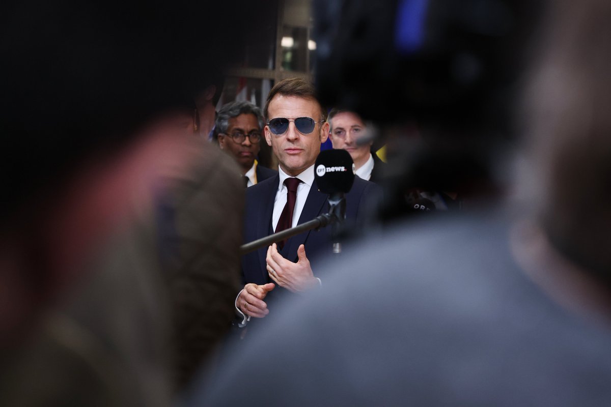 JorgeLiboreiro's tweet image. I think it's fair to say Emmanuel Macron is enjoying his new look. #EUCO
