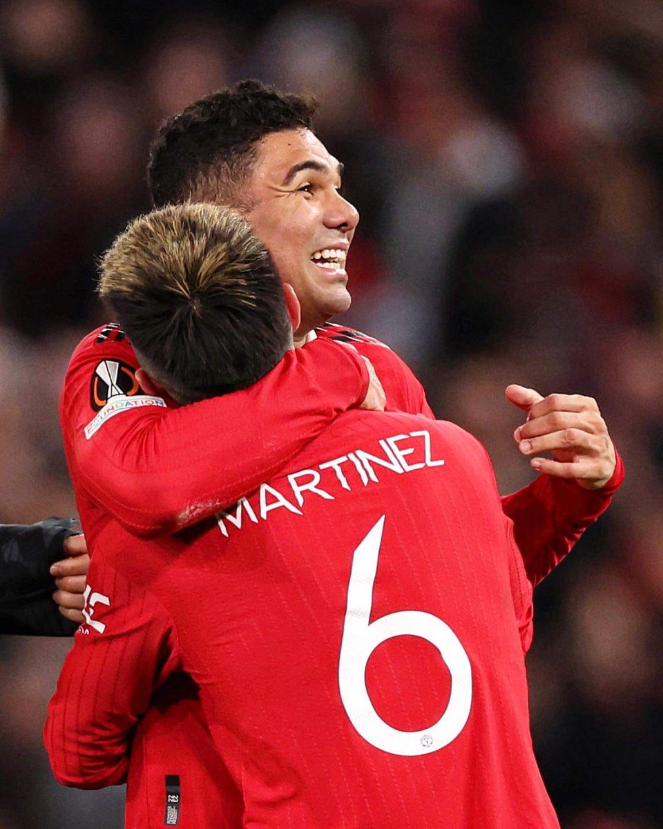 UtdFaithfuls's tweet image. 🚨🗣 - Lisandro Martinez to Casemiro:

"It was a pleasure, Case!!! I learned so much from you: leadership, camaraderie, humility, hard work, personality, respect, and above all, how to enjoy playing soccer (the ball doesn't burn).

"I love you, Casemiro. ❤️."