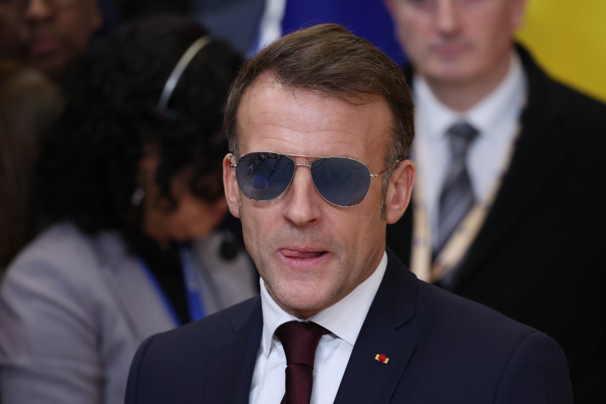 JorgeLiboreiro's tweet image. I think it's fair to say Emmanuel Macron is enjoying his new look. #EUCO