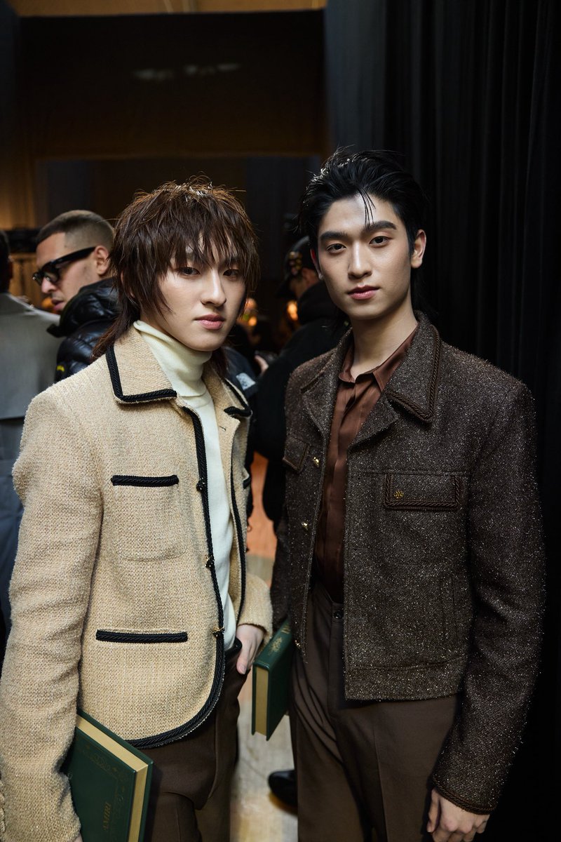 เก็บตกภาพ โทมัส-ก้อง <a href="/tthomastc/">thomas</a> <a href="/kongjiro_/">Kong.Jiro</a> แขกฟรอนต์โรว์คนพิเศษของ AMIRI คอลเล็กชั่น Fall/Winter 2026-27 เป็นการแมตต์ชุดที่เข้ากันอย่างลงตัว ✨

#AMIRI
#AMIRIXTHOMASKONG
#tthomastc #kongjiro