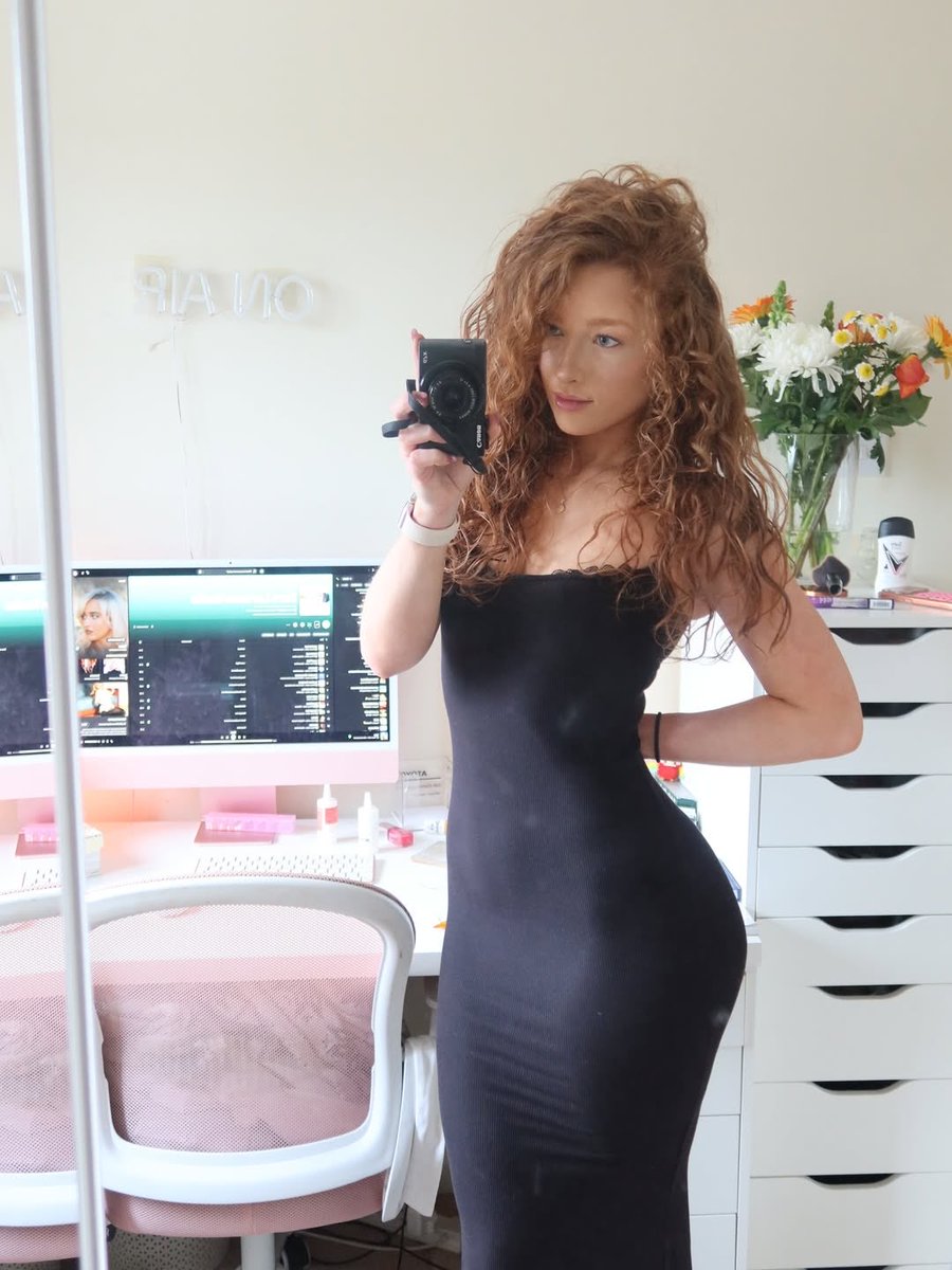 phoebeisg1nger's tweet photo. the wild mane is back 🦁 #ginger #redhair #wildhair #gingegirl #smiles https://t.co/HKB6RYsqNZ
