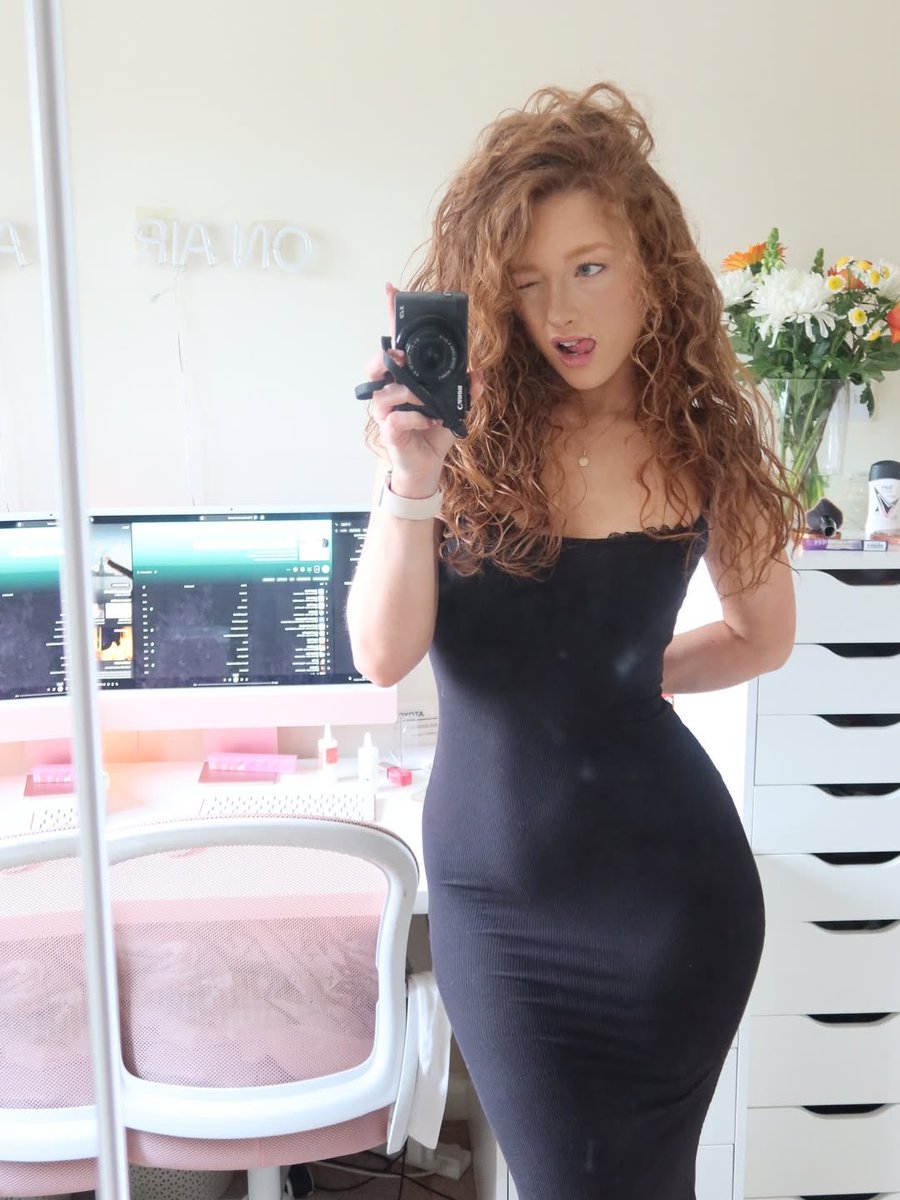 phoebeisg1nger's tweet photo. the wild mane is back 🦁 #ginger #redhair #wildhair #gingegirl #smiles https://t.co/HKB6RYsqNZ