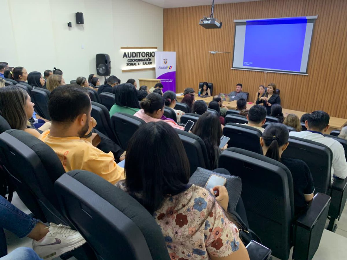 DPManabiSalud's tweet photo. #ElNuevoEcuador I Con la finalidad de fortalecer las capacidades técnicas del talento humano responsable de la atención en salud mental, psicólogos de los tres niveles de atención, así como a los psicólogos calificadores de discapacidad, participan en jornada de capacitación. https://t.co/RJURozZC6j