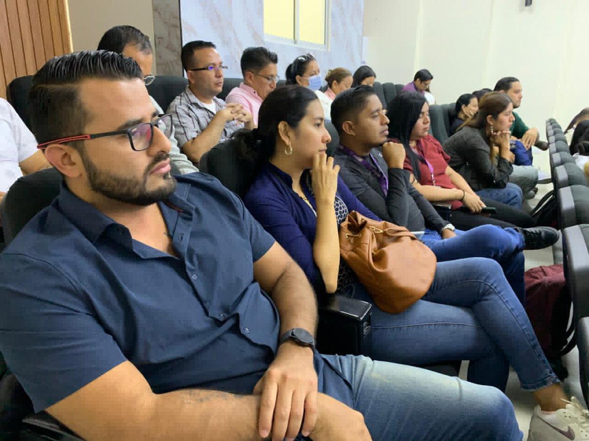 DPManabiSalud's tweet photo. #ElNuevoEcuador I Con la finalidad de fortalecer las capacidades técnicas del talento humano responsable de la atención en salud mental, psicólogos de los tres niveles de atención, así como a los psicólogos calificadores de discapacidad, participan en jornada de capacitación. https://t.co/RJURozZC6j