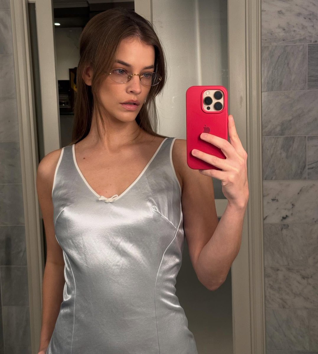 ؘbarbara palvin pics tweet media