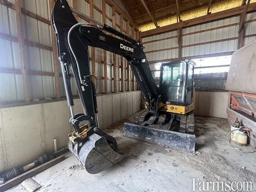 FarmsNews's tweet image. 2024 John Deere 60 P 👇

Long arm, hydraulic thumb, angle blade, 18" bucket, 36" bucket, cab with AC, 12" rubber tracks, and more.

usfarmer.com/construction-a…

#Excavator