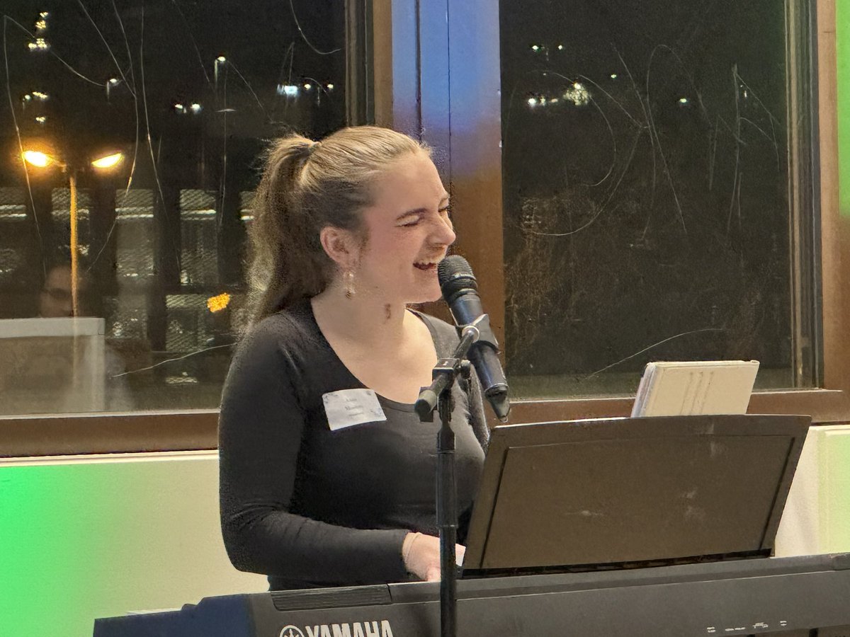 die großartige Anne Mosters auf unserer Absolvent:innenfeier der Fakultät #WiWi Uni Due #VoiceofGermany