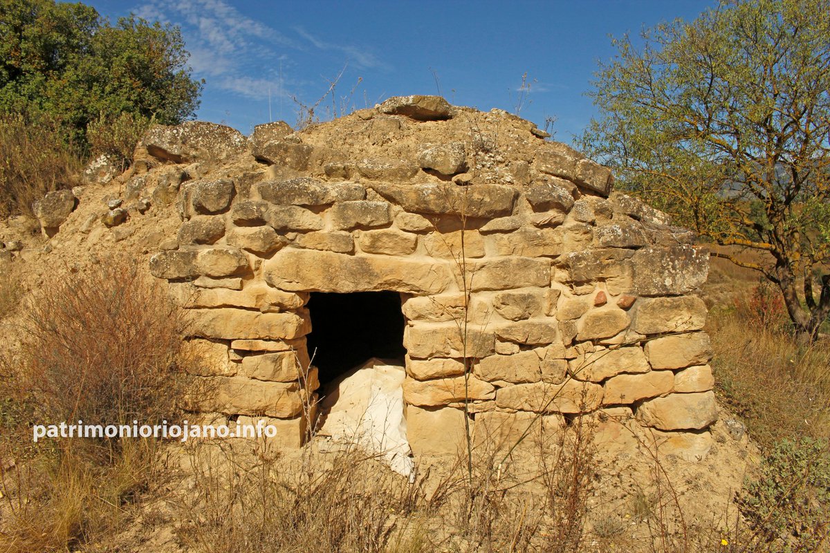 Arquitectura menor en el paisaje rural riojano: chozos y guardaviñas.
En imagen, Chozo de Endimuertos, en San Vicente de La Sonsierra.