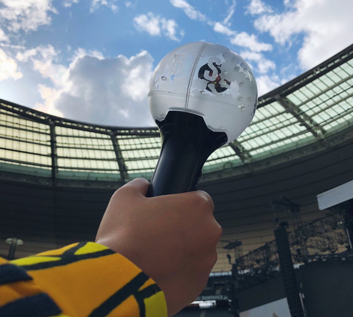 suushixx's tweet photo. Throwback BTS in Paris
من احلى الكونسرتس الي حضرتها 🤍🤍
ياريت بس نعيد الايام دي في تور #BTS_AIRANG https://t.co/uev4tWx4c6