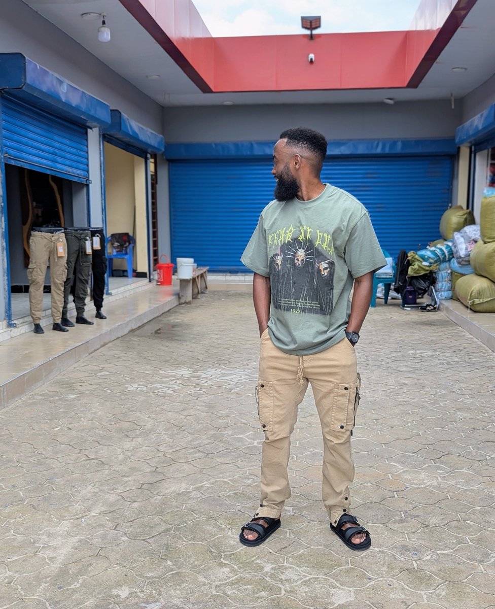 ze_mandevu's tweet image. Ndiyo mnataka hizi zote nivae mwenyewe Wateja msinifanyie hivyo💪😭