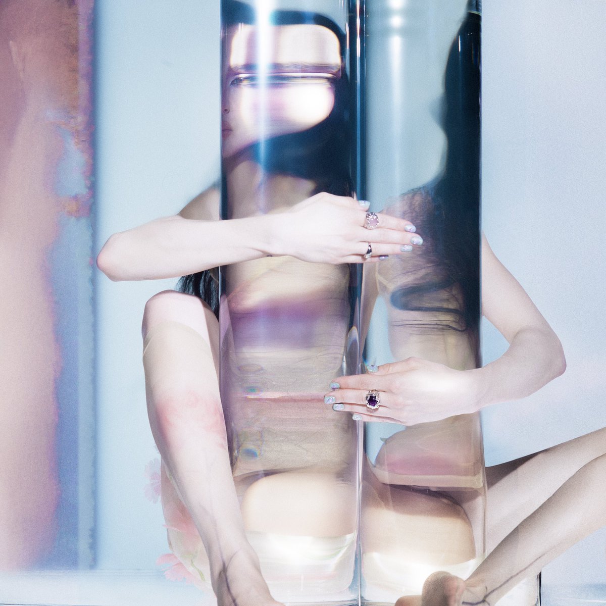 SumerianRecords's tweet image. ‘Empty Hands’ by Poppy is almost yours🤍

Have you secured your pre-order items?👀

⛓️‍💥: sumerian.lnk.to/emptyhands