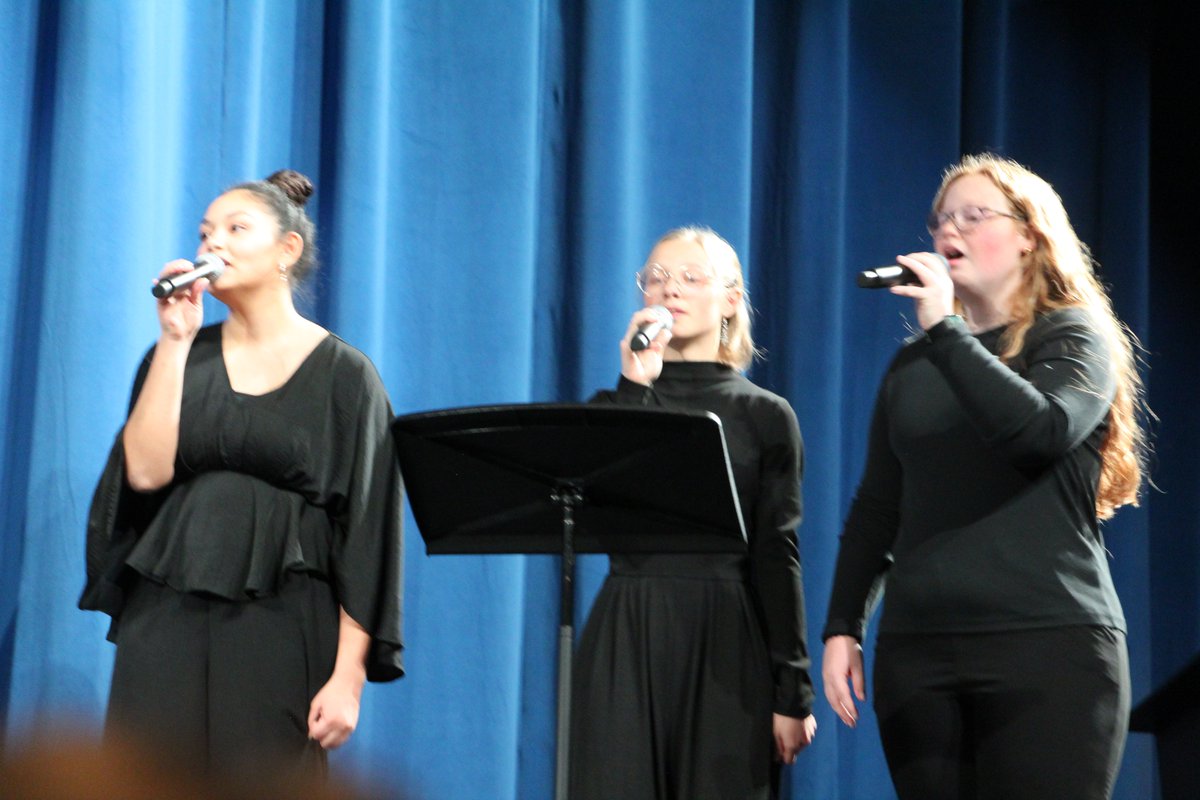 WestLyonHerald's tweet photo. 🎤🎺We wish the best to all the participants in West Lyon jazz band and jazz choir in their upcoming season! 🎵Read about all their future events in this week’s Herald, available online, at newsstands and through subscriptions!
https://t.co/H0UDFQaTbW https://t.co/bwktSNYjHW