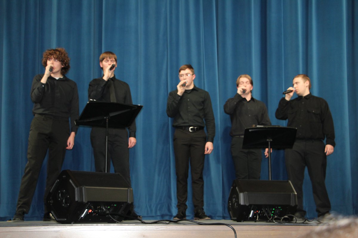 WestLyonHerald's tweet photo. 🎤🎺We wish the best to all the participants in West Lyon jazz band and jazz choir in their upcoming season! 🎵Read about all their future events in this week’s Herald, available online, at newsstands and through subscriptions!
https://t.co/H0UDFQaTbW https://t.co/bwktSNYjHW