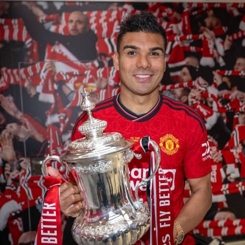 Two legends of the game. Raphael Varane and Casemiro. 

I won't use this as an oppurtunity to have a small dig at past players but this is how you truly leave #MUFC. They came, they played their heart out and they leave on a high. Two heros in a dark period of our history.