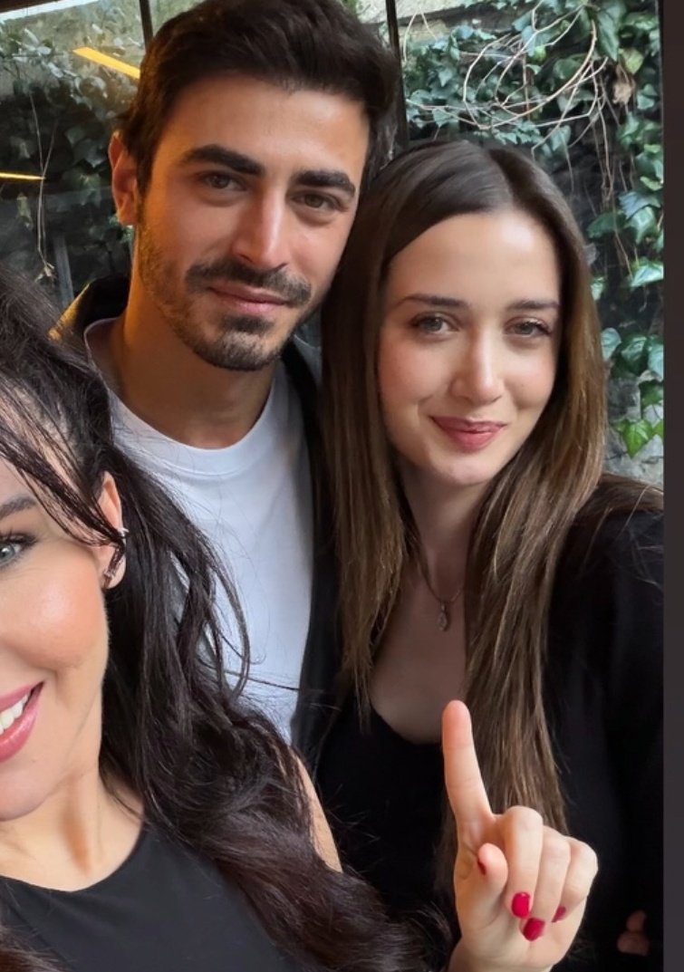 _Rinitweets_'s tweet image. ohhh they look soo prettyyy cute, his hand placement &amp;amp; head touch 😭♥️♥️

[#EmSu • #Arafta]