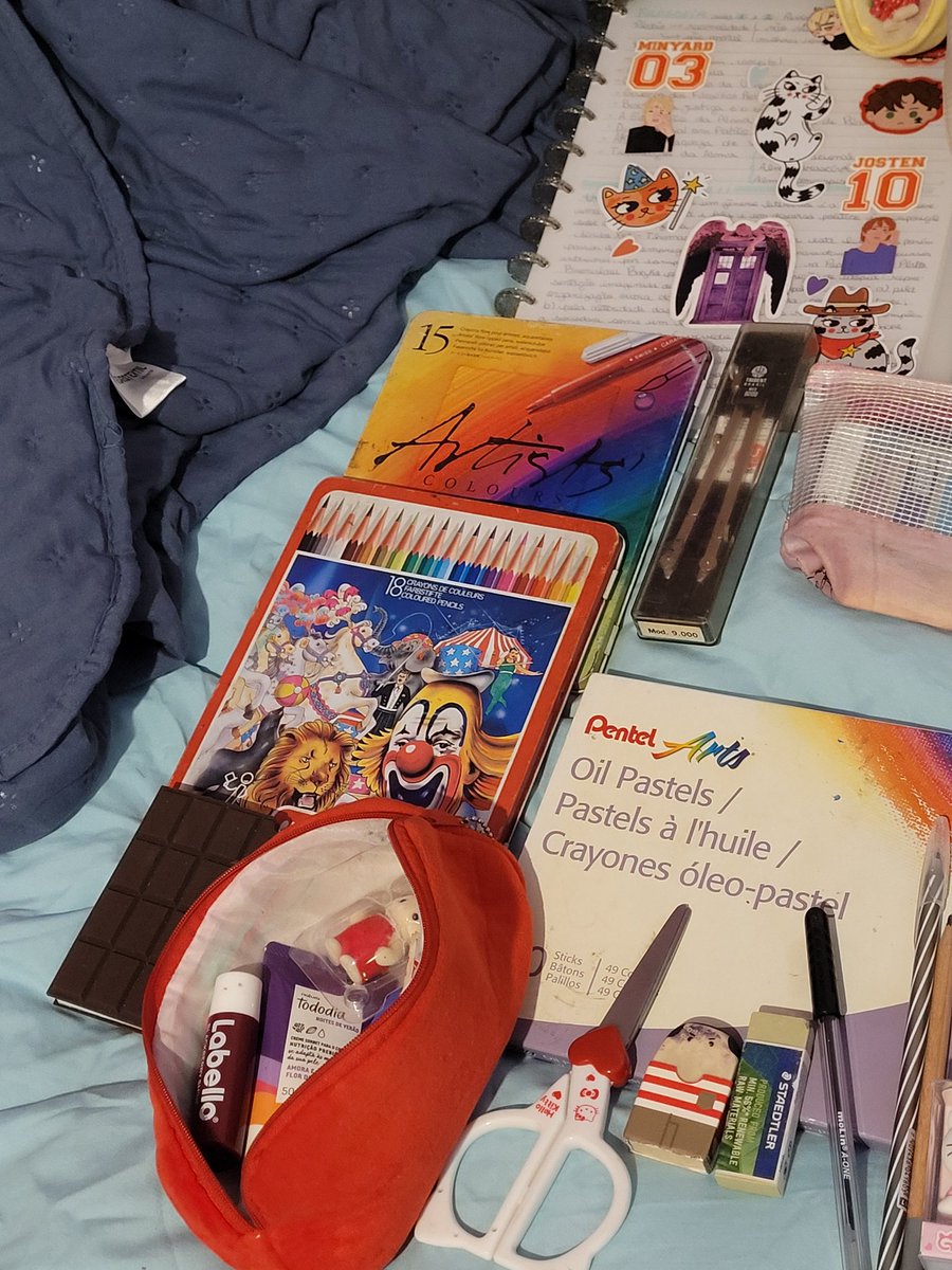 material escolar 2026 só que eu tô indo pra faculdade de artes visuais