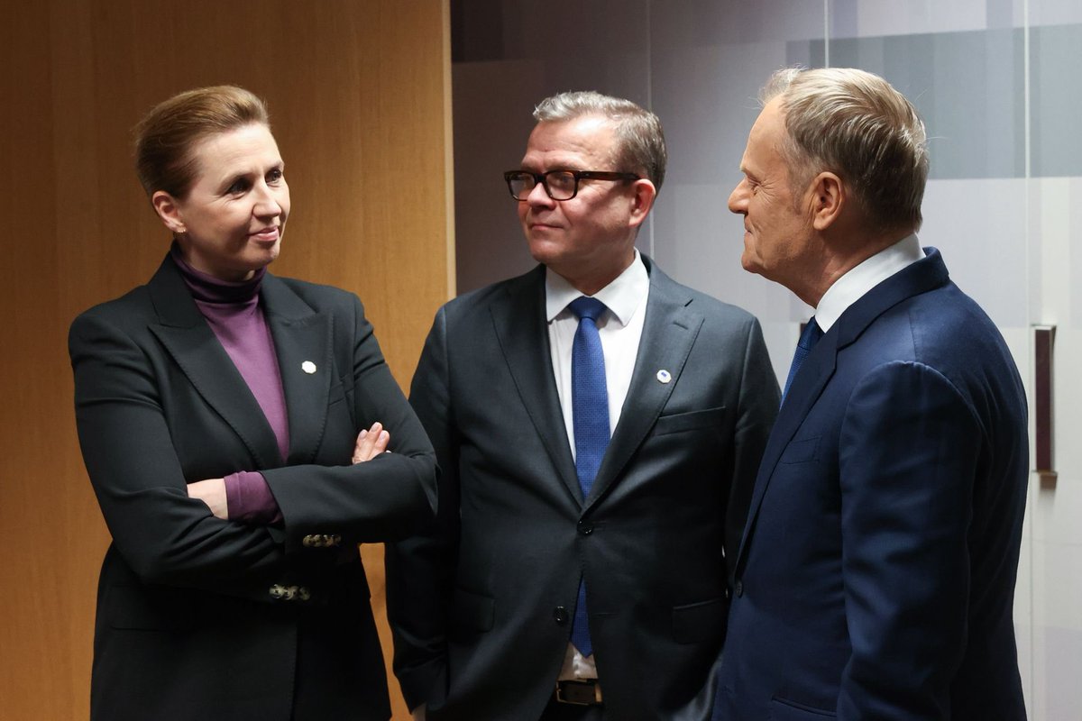 donaldtusk's tweet photo. Grupa nordycko-bałtycka jak zawsze zgodna i solidarna. Spotkanie przed Radą siedmiorga przywódców - Polska gospodarzem. https://t.co/mmN6kAijsv