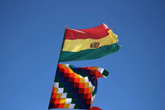 El 22 de enero de 2010, Bolivia nació como el primer Estado Plurinacional del continente y el mundo por mandato de la primera Constitución Política aprobada en las urnas.