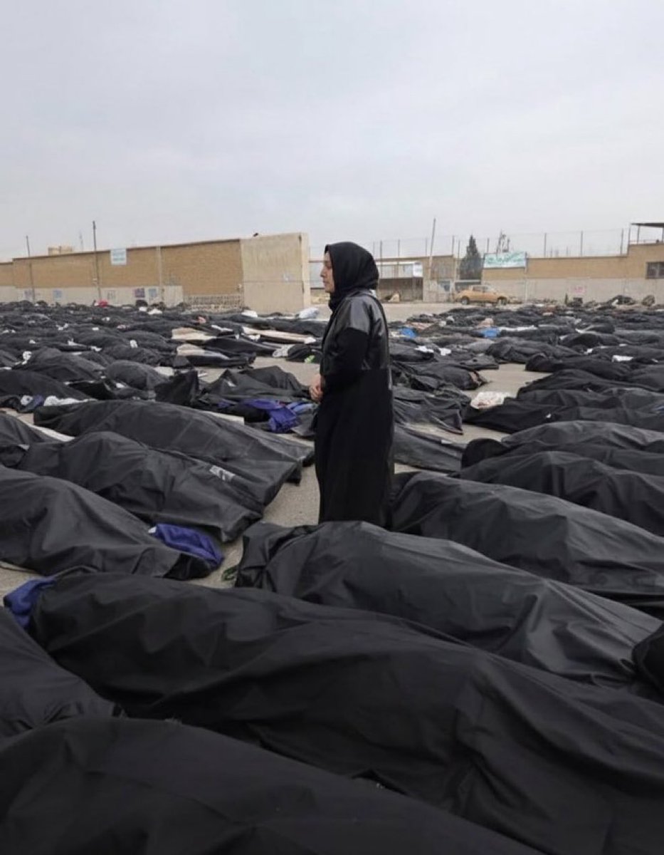 Comprendo que hay muchos frentes informativos abiertos, pero según el Sunday Times en las protestas contra el
régimen iraní han sido asesinadas 16.500 personas en menos de 1 mes. Quizá lo que significaría otro genocidio sí merecería unos segundos de atención… #WomanLifeFreedom