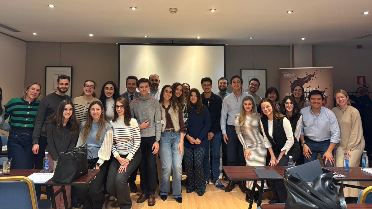 endovalladolid's tweet photo. Éxito rotundo de la IX Jornada Interhospitalaria de Residentes de Endocrinología y Nutrición @SCLEDyN.
Un encuentro de alto nivel científico, casos clínicos de gran calidad y excelente participación.
Gracias a ponentes, residentes y asistentes por hacerlo posible. https://t.co/pBubvouhZi