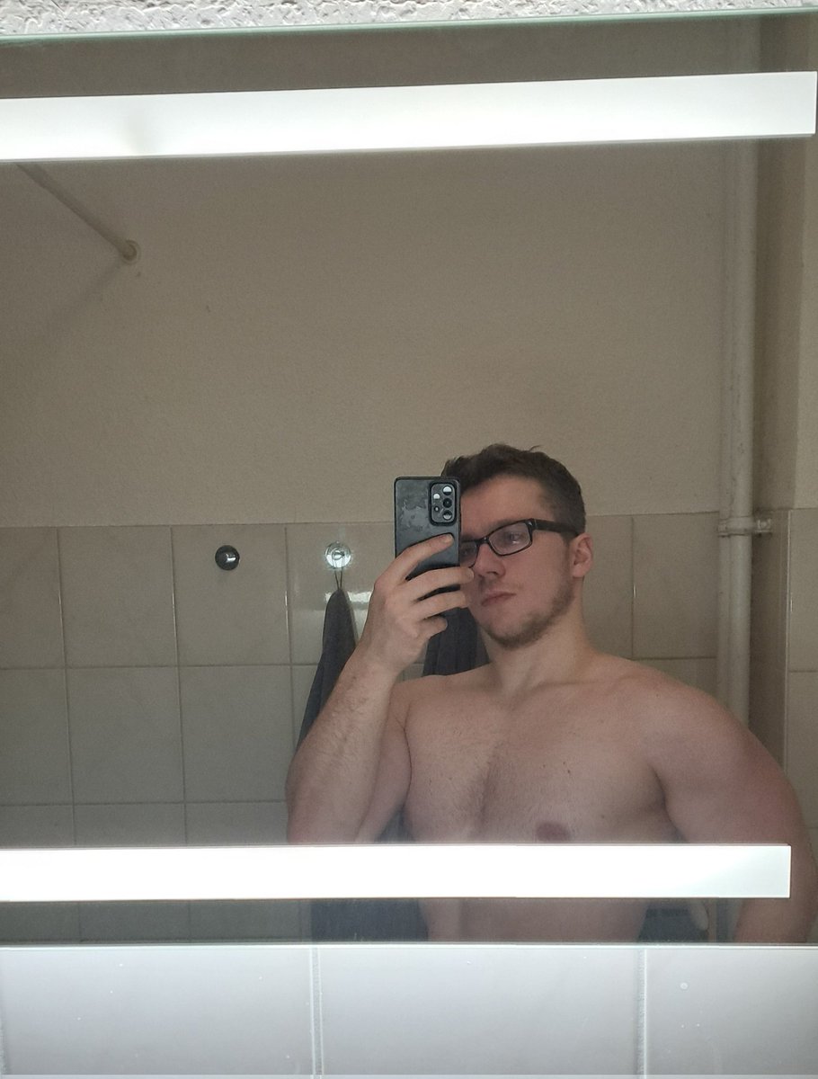 RobinGGssb's tweet image. Meine Bilder haben so nen hidden timestamp, weil wenn ich die nicht direkt nachm Sport poste, dann ist der Confidenceboost gone, es ist so pathetic. Bilder von gestern? Yeah no.