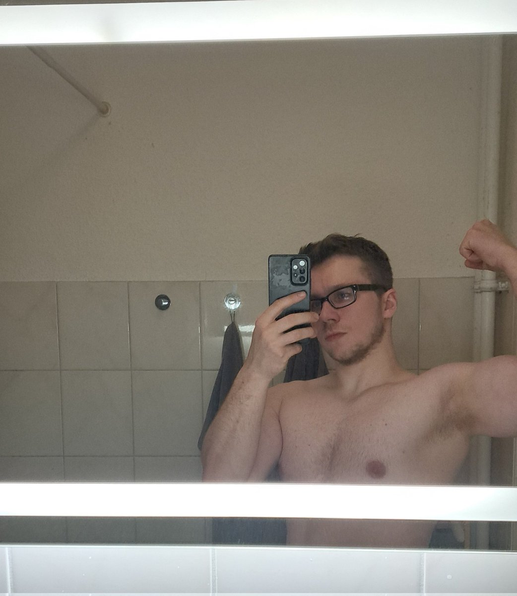 RobinGGssb's tweet image. Meine Bilder haben so nen hidden timestamp, weil wenn ich die nicht direkt nachm Sport poste, dann ist der Confidenceboost gone, es ist so pathetic. Bilder von gestern? Yeah no.