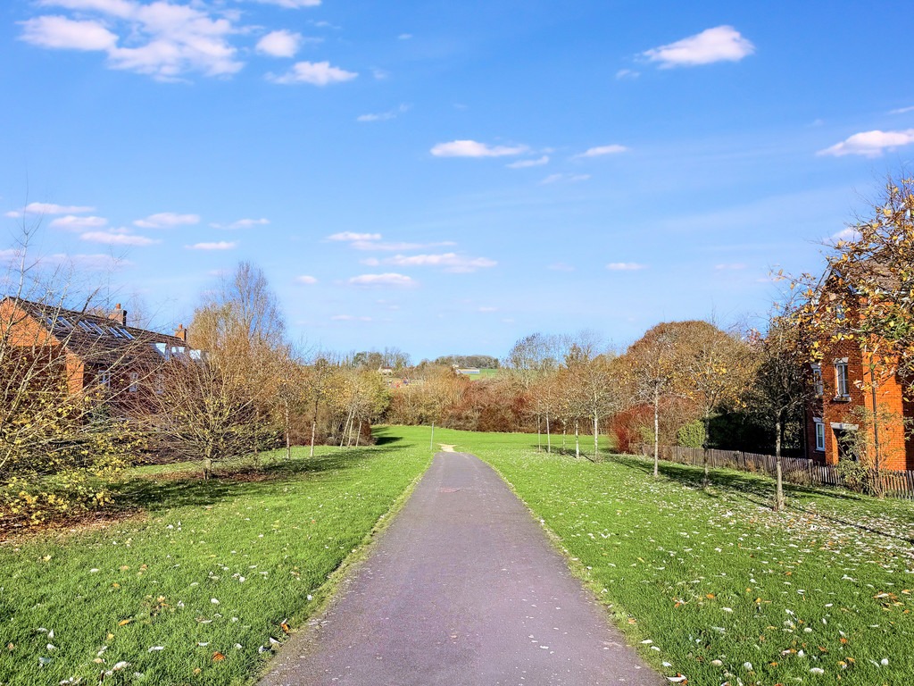 ✨🏡 FOR SALE Well-Presented Top Floor Apartment with Open Plan Living and Allocated Parking 🏡 ✨

🛏️ Bedrooms: 2
🛋 Reception Rooms 1
🛁 Bathrooms: 1
💷  £120,000 (Guide Price)

ℹ️ Find out more here 👉 campbell-online.co.uk/property/for-s…