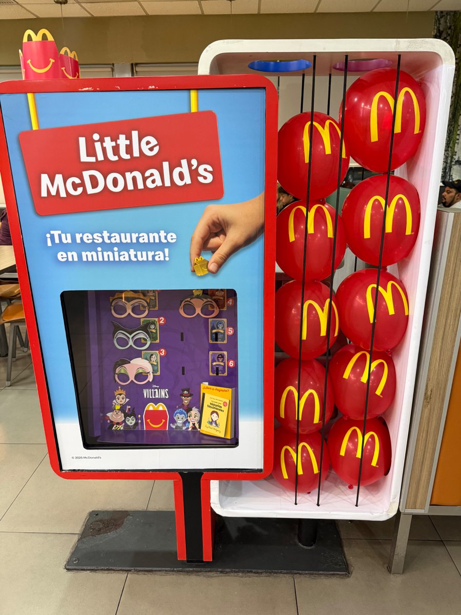 brianmcmillin's tweet photo. @McFranchisee made a few trips to a McDonald’s in El Salvador. Double Big Mac, waffle fries, cheese pie among other interesting menu items. Fewer sauce options. Lots of dine-in space. Balloons for kids (and fliers advertising birthday parties). https://t.co/ElOIUyV2dq