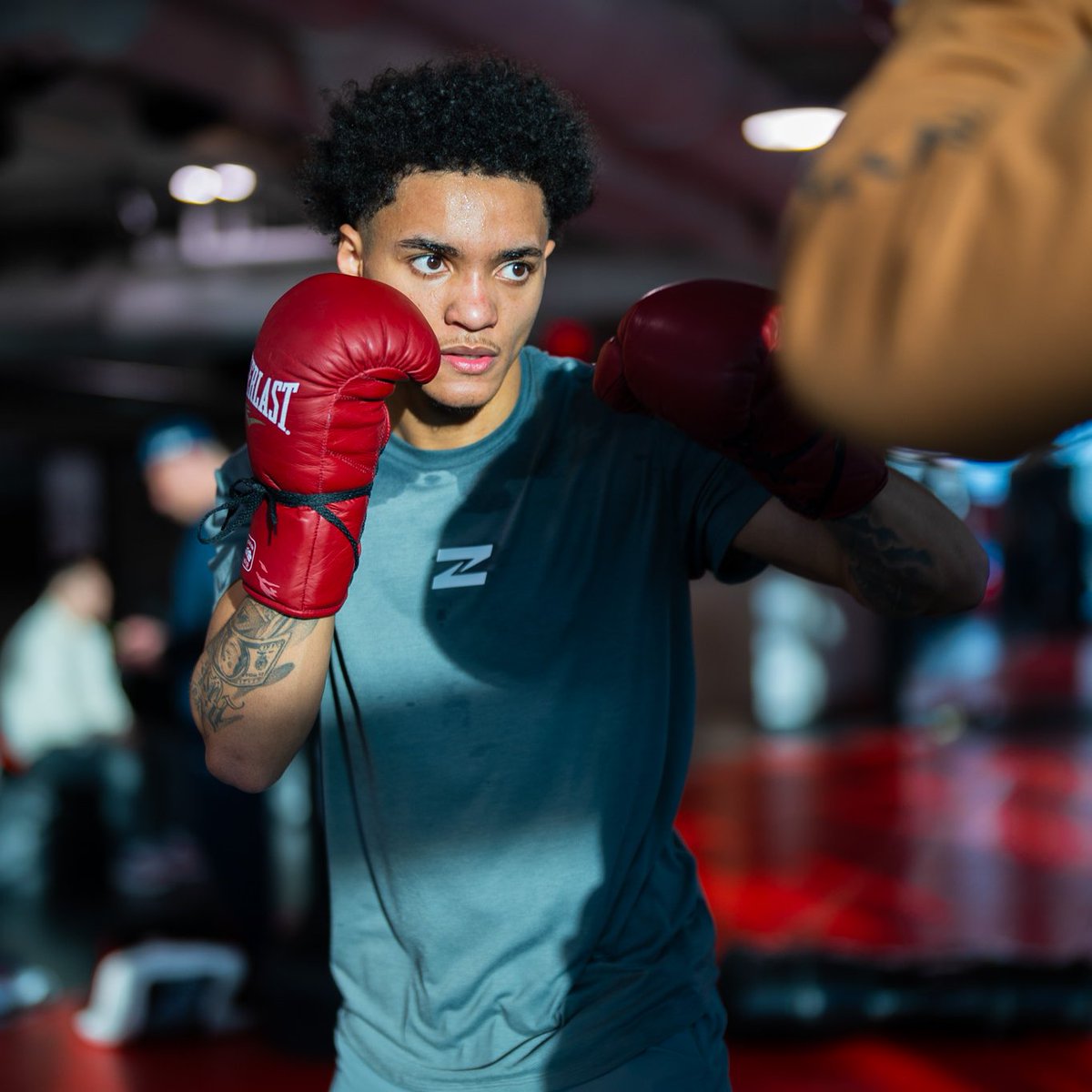 Zuffa_Boxing's tweet photo. Practice makes perfect 🥊

@RealTroyNash is ready to make his mark! Catch the lightweight in action as he opens up #ZuffaBoxing01 tomorrow night!

📺: @ParamountPlus | JAN 23 | 6pmET https://t.co/dorYfeGL9s