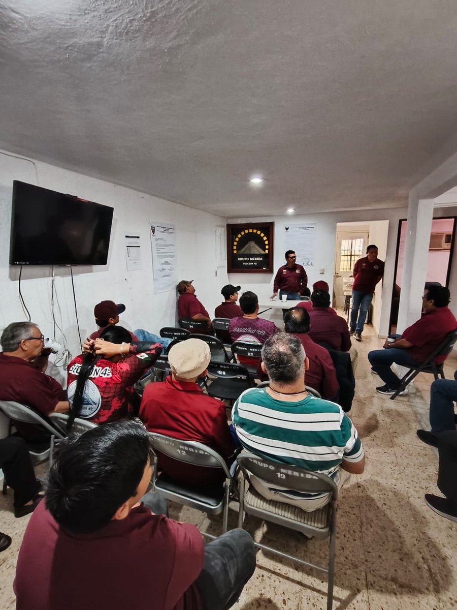 GrupoMerida_42's tweet photo. Agradecemos la participación en nuestra Reunión de nuestro @GrupoMerida_42 , refrendamos la política de nuestro Líder y Presidente del GUT @lgps03101 y @MarcoAzuara1 Srio. General, somos orgullosamente
@Seccion42_STPRM.
#MásUnidosquenunca.
Miércoles 21 de enero del 2026. https://t.co/PiECoBMdEb