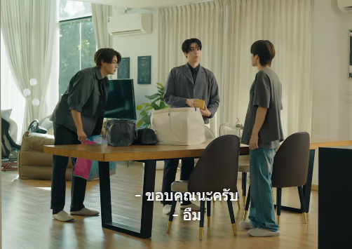 mtrd_s's tweet image. ซีนนี้ดีนะ ให้ได้เห็นว่าคามินสบายใจในการอยู่ในบ้านหลังนี้ขึ้นมา จริงๆ แบบสั่งของส่วนตัวมาส่งน่าจะไว้ใจคนในบ้านระดับหนึ่ง และมีแววว่าจะได้อยู่ระยะยาว เจย์เจษก็น่าจะสัมผัสได้แหละว่ากำแพงของคามินมันลดลง จากที่เดี๋ยวจะย้ายออกๆ ในตอนแรก

#DareYouToDeathEP5