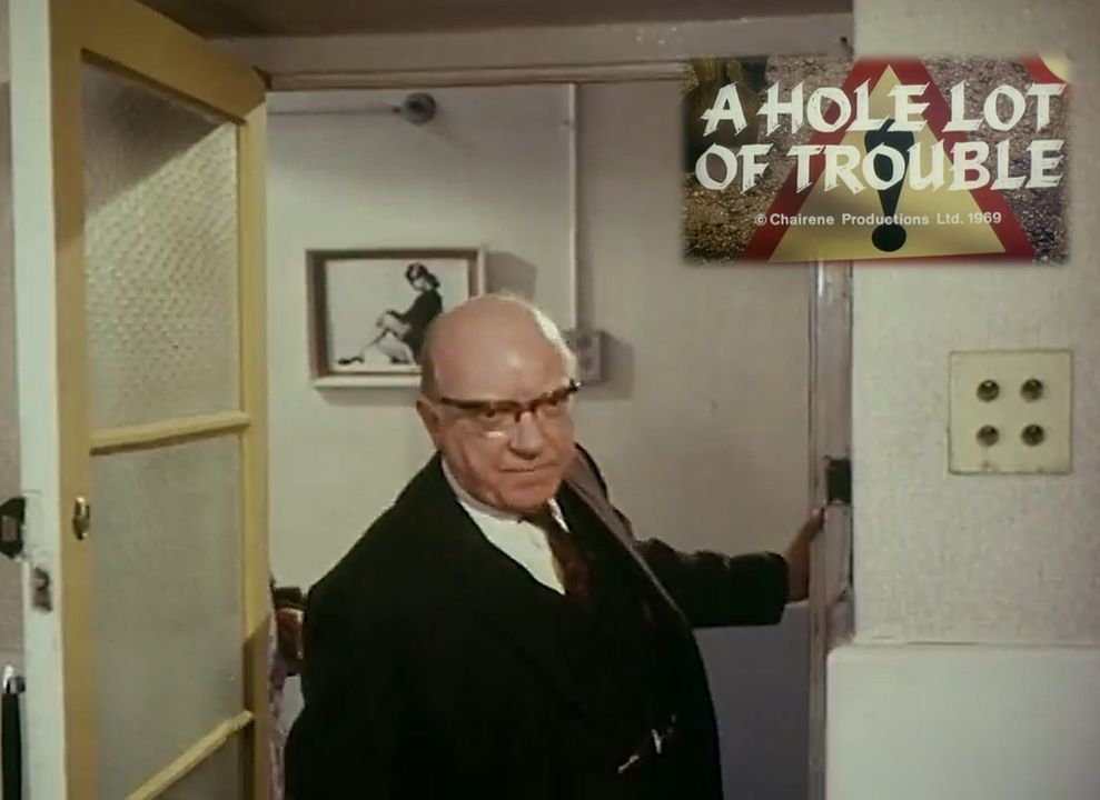 TalkingPicsTV's tweet photo. A British featurette revolving around a group of workmen digging a hole!

A HOLE LOT OF TROUBLE (1969) 8:30pm #ArthurLowe #BillMaynard #VictorMadden #TimBarrett comedy #TPTVsubtitles https://t.co/iK01uPQO8o