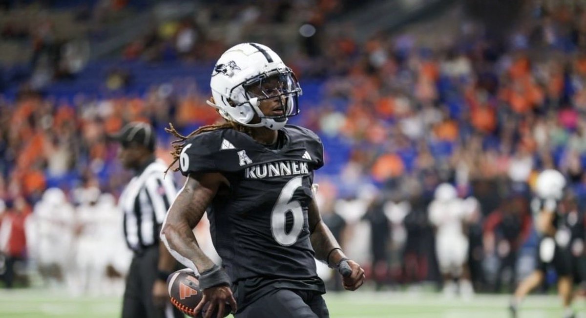 LagwayJamal's tweet image. #AGTG after speaking with @CoachBrownUTSA I am thankful to receive an offer from @UTSAFTBL 
 @CoachTMiller18 @Th3DWilliamsJr
@DarrylDJSimon @TheQBTech
@jarrettbailey12 @247recruiting
@On3Keith @Rivals @dctf
@TheProtectUCrew @ICBD_Training