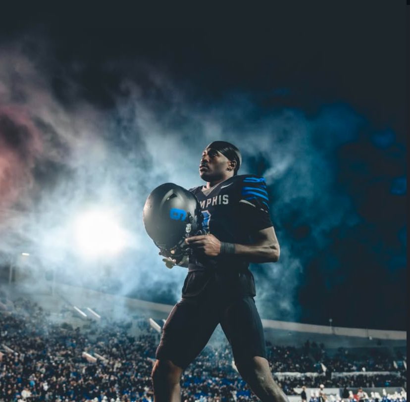 BrylanOduorr's tweet photo. After a great conversation with @aarondobson17 I am blessed to receive an offer from Memphis!! @MemphisFB @strengthcoach34 @coachkriesky @Qwell_13 @jbarnes005 @CSmithScout @connersmith04 @shaynep_media @PattonBoy_11 @RileyElite3 @247Sports @TomLoy247 @TNAction247 https://t.co/rdvhTBo9zP