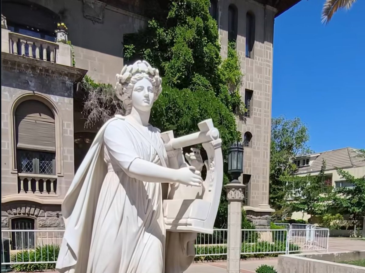 EsencialismoCH's tweet image. El orden natural designa a la República de Chile a seguir los pasos de la República florentina, Venecia y hasta el imperio ateniense como país centralizado y marítimo. Ser llamados “ciudad-estado” es un elogio en el contexto de este continente inviable