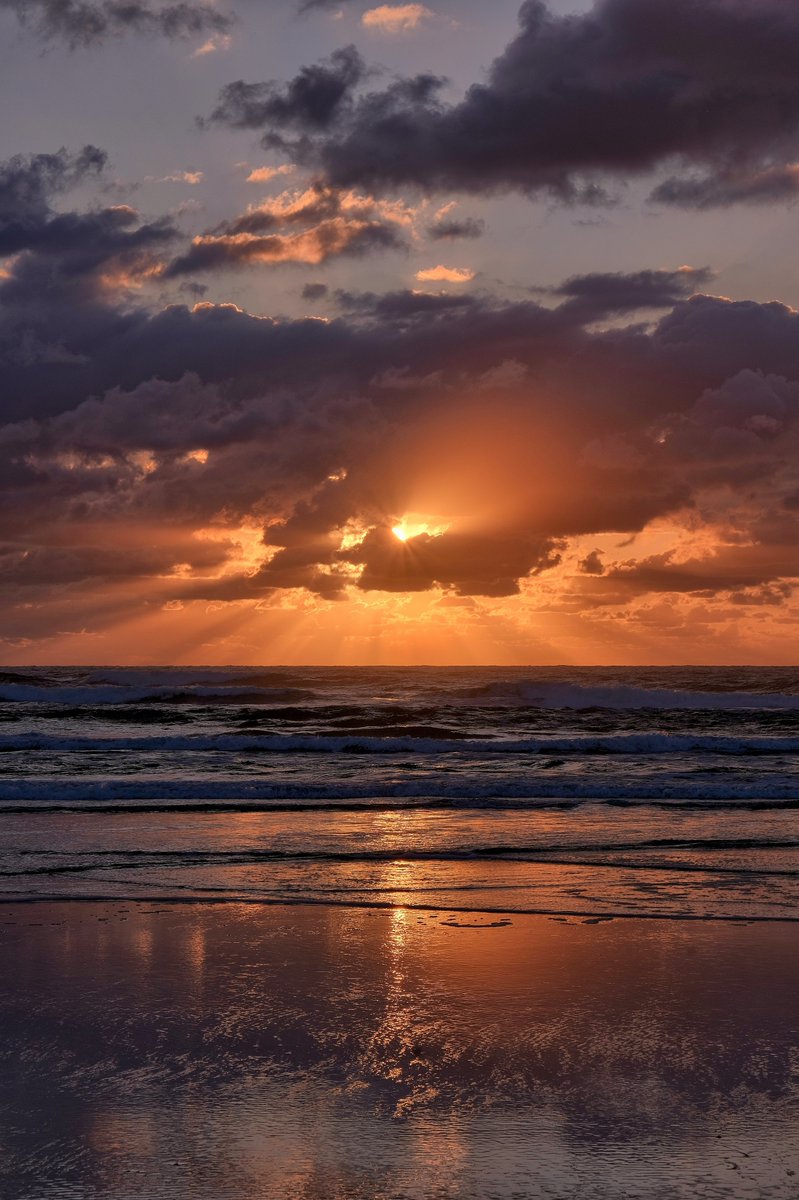 earthcurated's tweet image. Drop your best sunset photo that you took.  Just a pic, no words required.