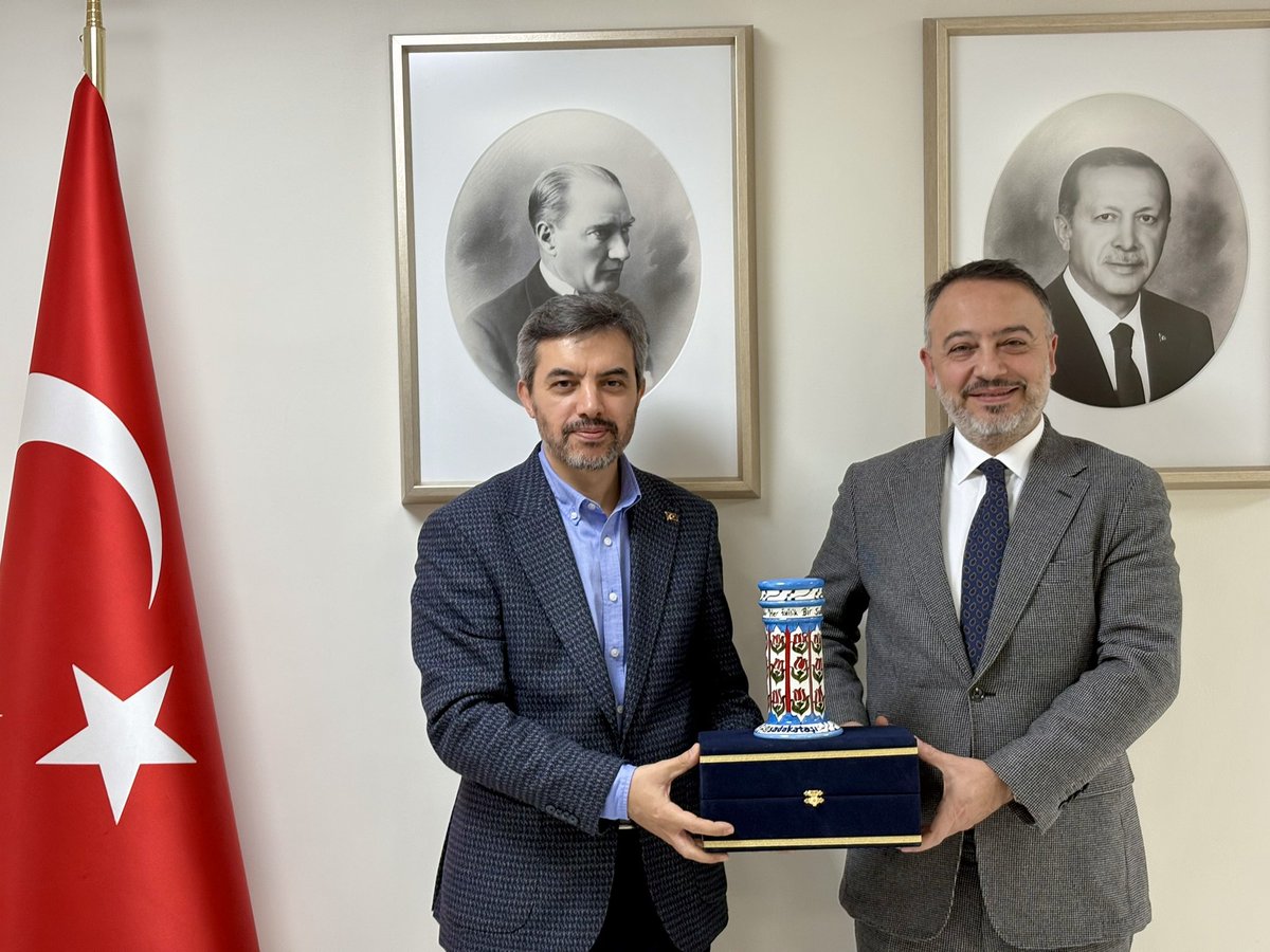 sadakatasi's tweet photo. Gn. Başkanımız @kemal_ozdal  beraberinde Yk üyelerimiz ile @TC_Sam_BE Büyükelçisi Sn. @nuhyilmaz Beyefendiyi ziyaret ettiler.
Görüşmede Sn. Büyükelçimize derneğimizin Suriye’de yapılan ve devam eden çalışmaları ile ilgili bilgi verildi.
Nazik kabülleri için Sn. Büyükelçimize teşekkür ederiz.