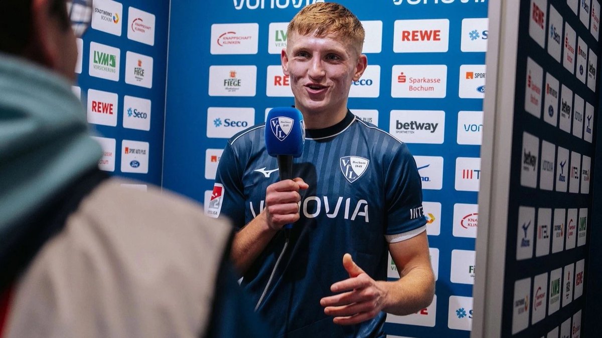 WestHam_Central's tweet image. "Only real fans who love their club come to the stadium here (Bochum). The Olympic Stadium in London, where West Ham plays, is much larger and more spacious with the running track. In Bochum, you can make a lot of noise, and the fans do a fantastic job."

– Callum Marshall