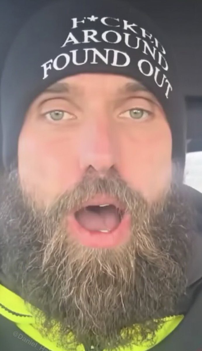 Daniel_Hall's tweet image. 😅